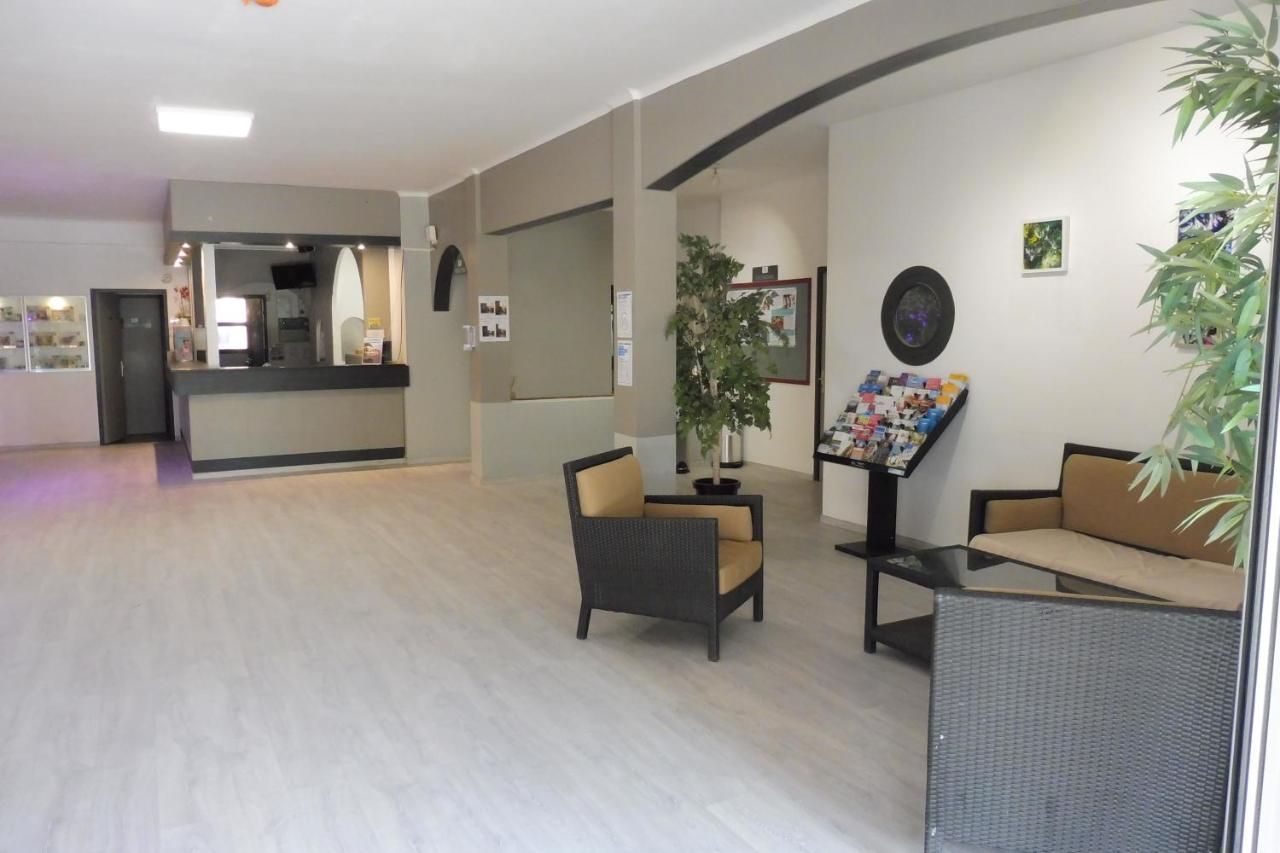 Ulvf Les Residences Du Colombier Frejus Luaran gambar